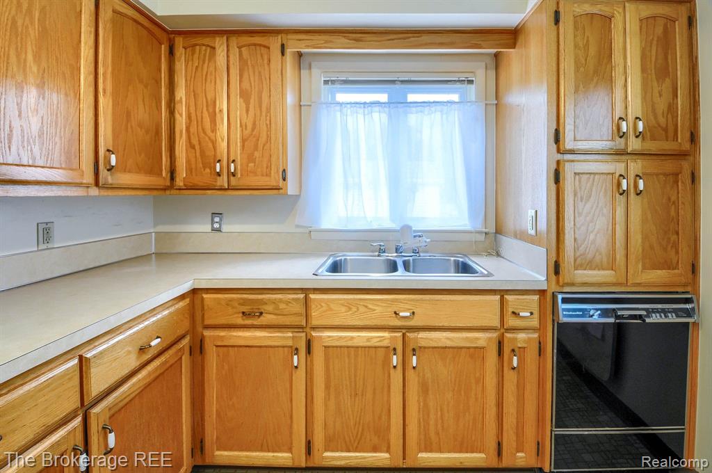 802 West Hemphill Road Flint, MI 48507 - Photo 12 of 27
