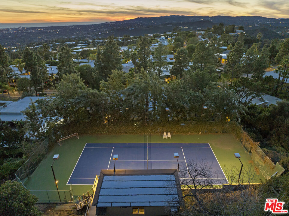 a view of a tennis court