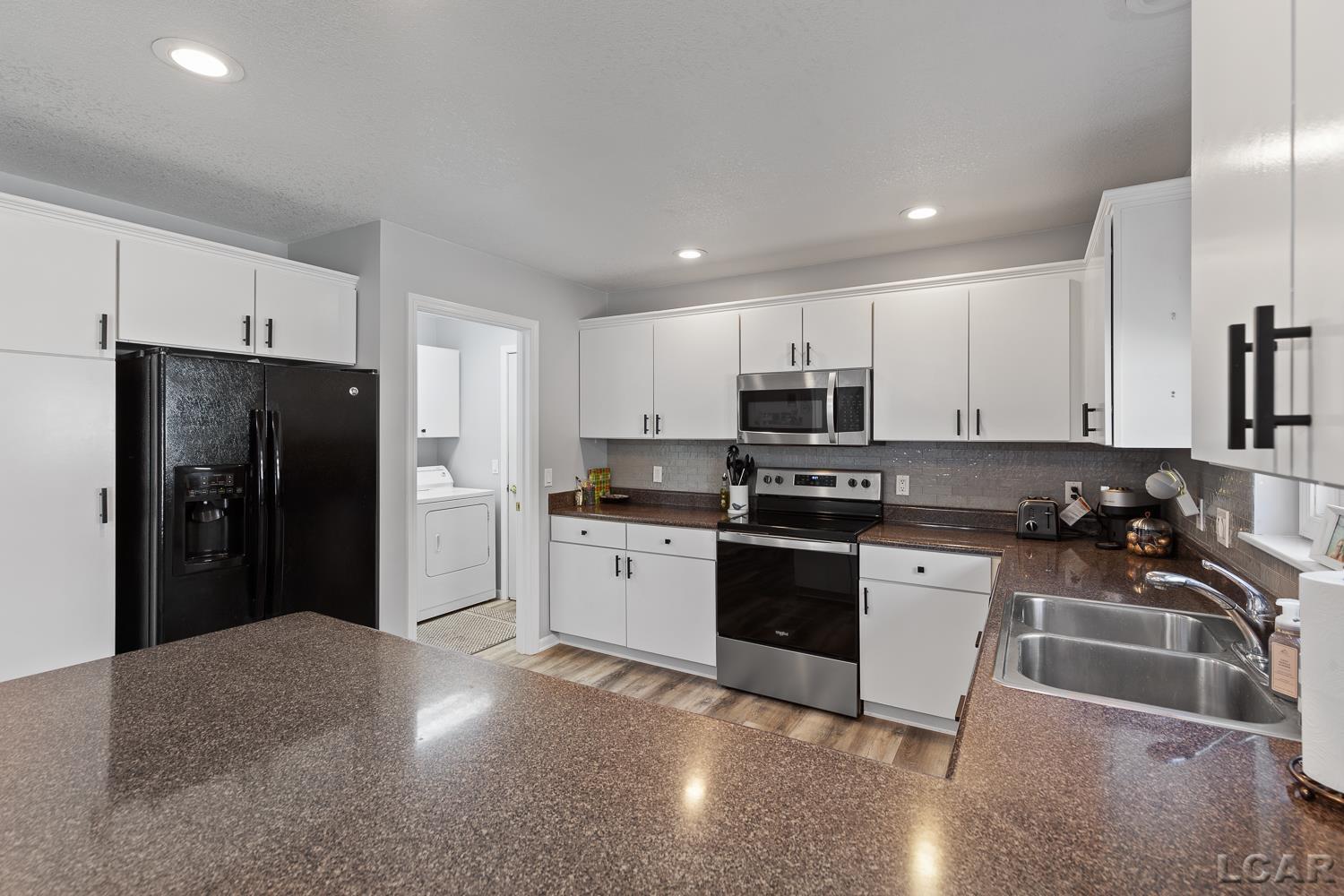 681 Ridge Lane Tecumseh, MI 49286 - Photo 9 of 33 50178000-f2e61787-5c9e-46dc-a962-790011d3052a.JPG