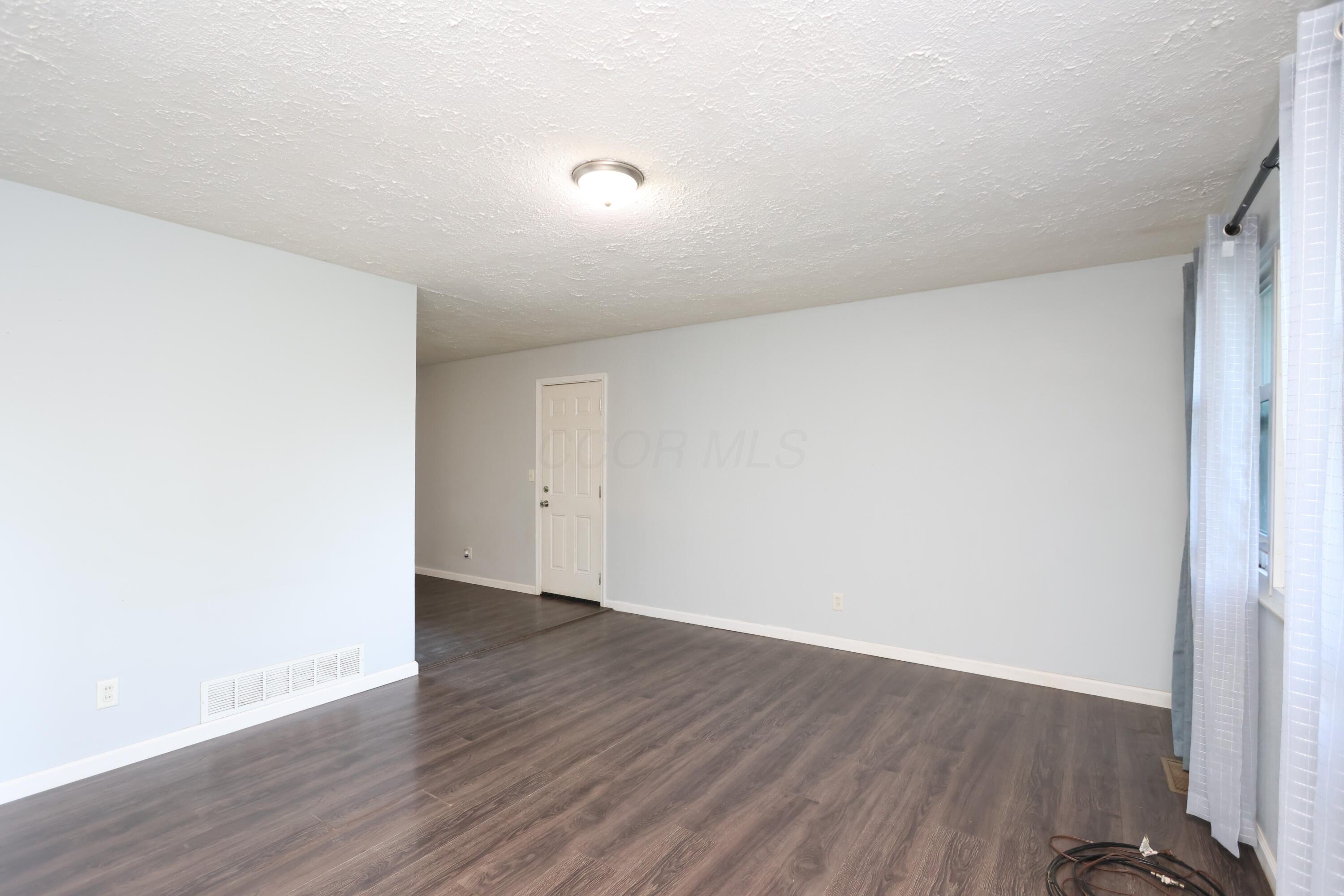 1085 Laver Road Mansfield, OH 44905 - Photo 3 of 29 2A5A9627