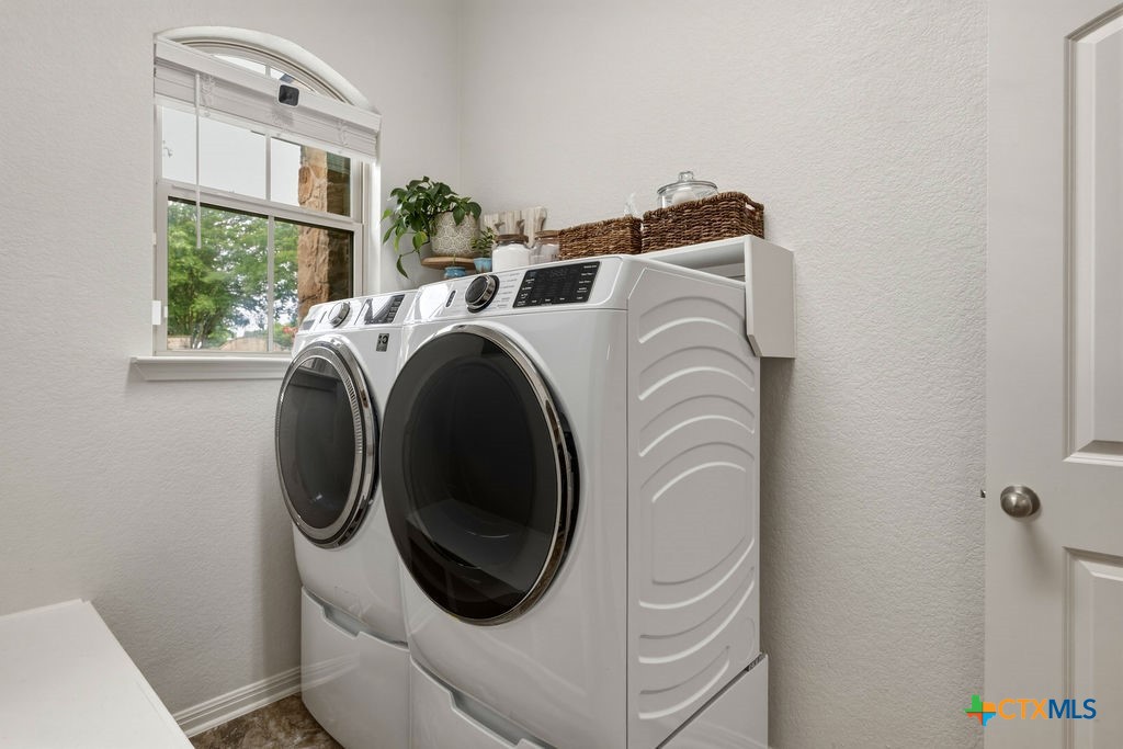 3306 Spring Canyon Road Belton, TX 76513 - Photo 33 of 40 a utility room with dryer and washer