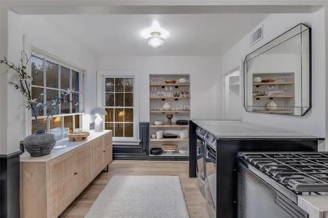 a kitchen that has a lot of cabinets in it