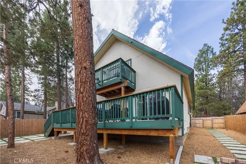 $549,000 | 433 Imperial Avenue, Sugarloaf, CA 92386