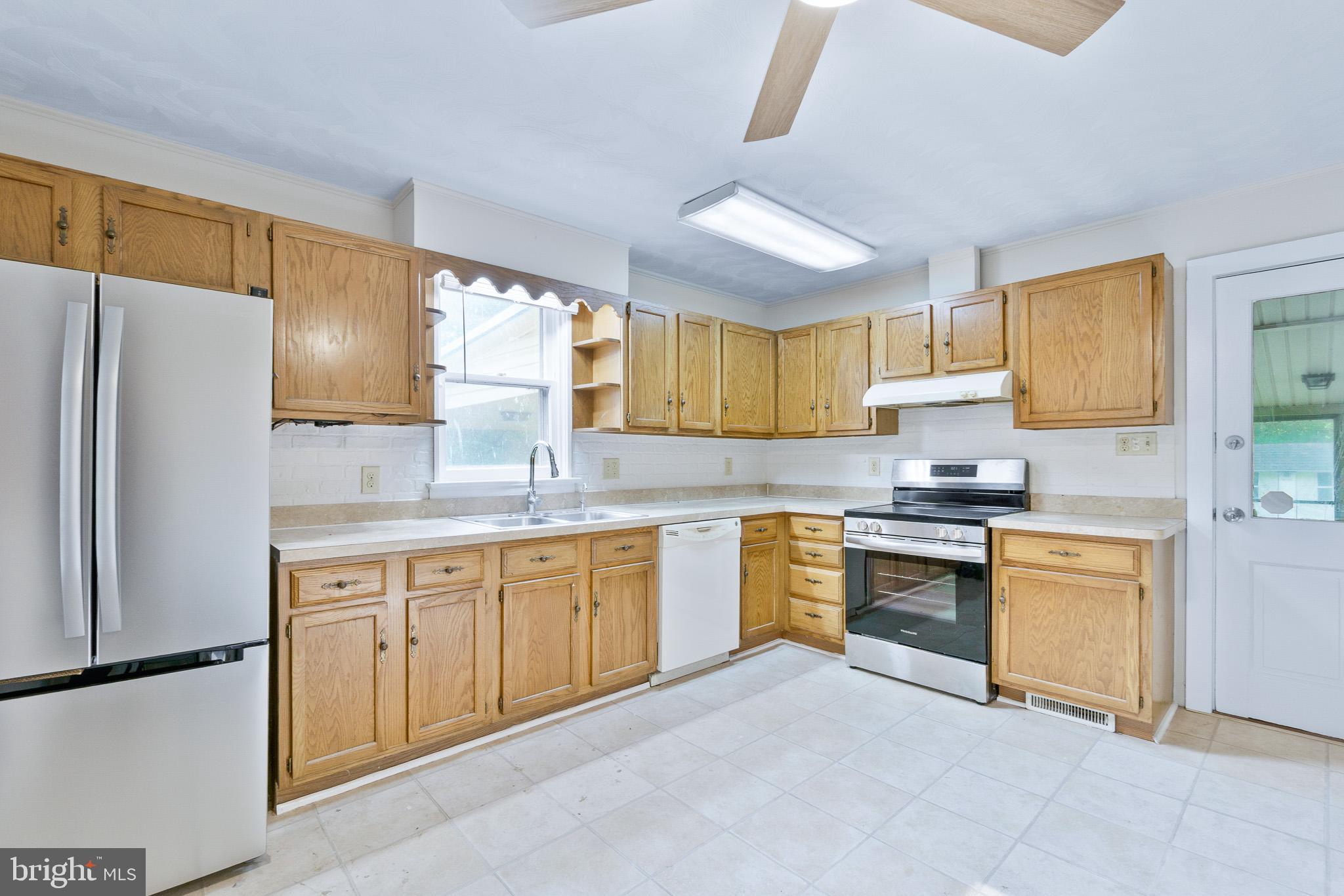 655 Security Road Hagerstown, MD 21740 - Photo 4 of 29 Gallery Image 4