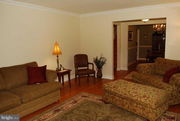 8719 Waterford Road Alexandria, VA 22308 - Photo 4 of 24 Living Room #3