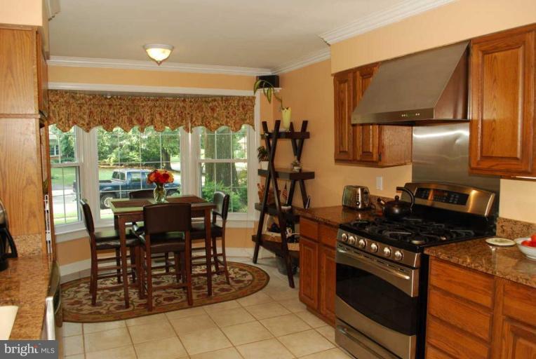 8719 Waterford Road Alexandria, VA 22308 - Photo 6 of 24 Kitchen