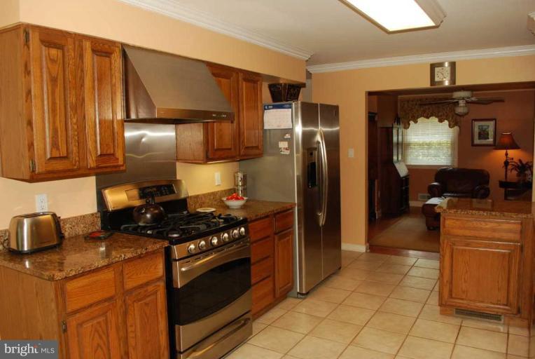 8719 Waterford Road Alexandria, VA 22308 - Photo 7 of 24 Kitchen #2