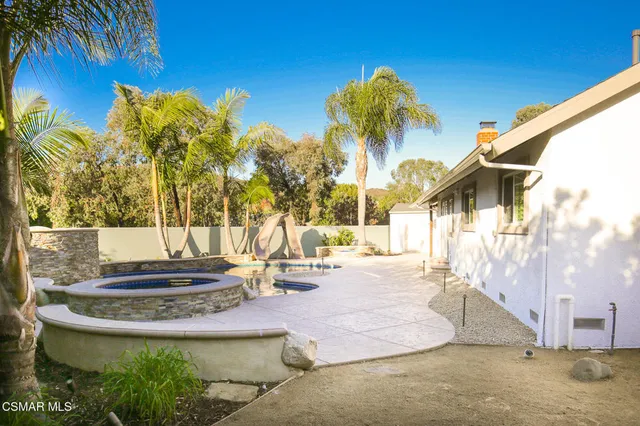 a view of a house with a backyard