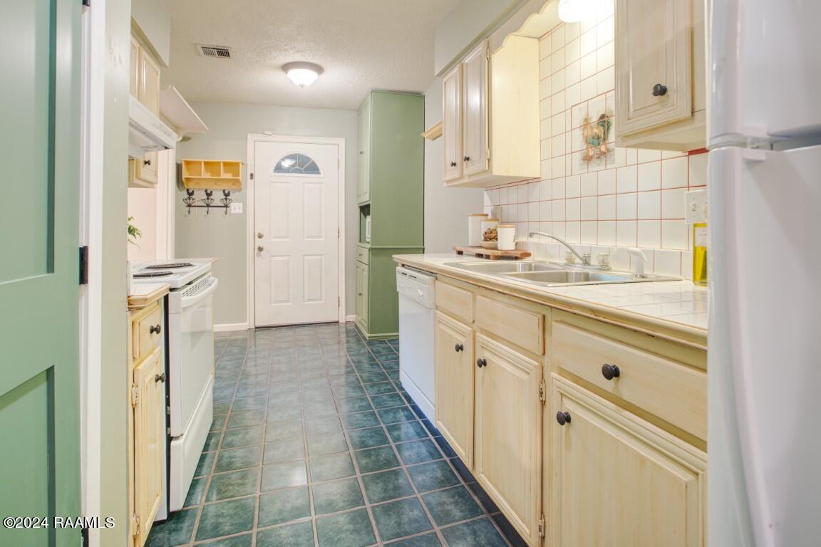 138 South Beadle Road Lafayette, LA 70508 - Photo 8 of 18 138 S Beadle-8