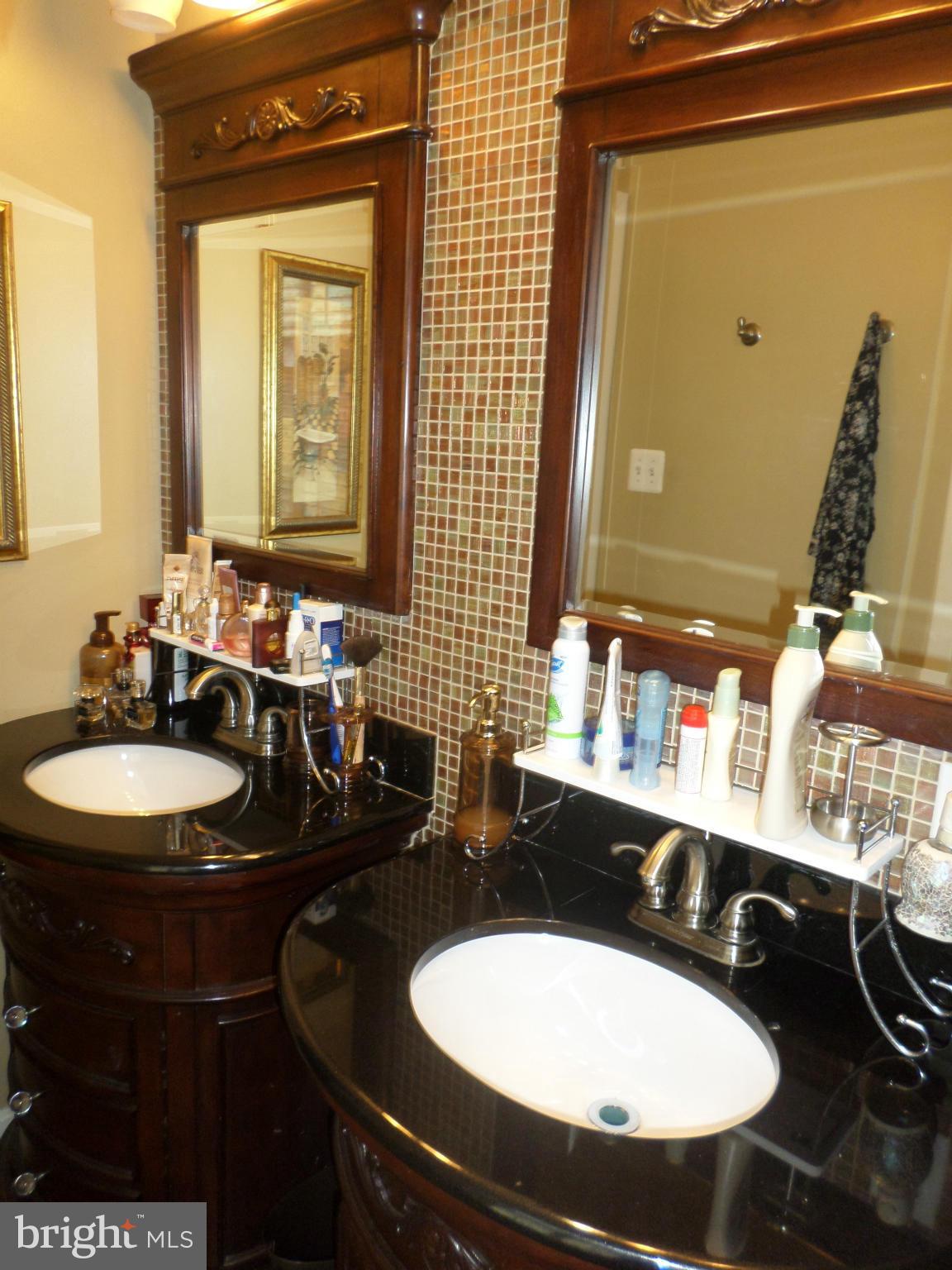 439 Park Road Northwest Washington, DC 20010 - Photo 12 of 25 Bath (Master)