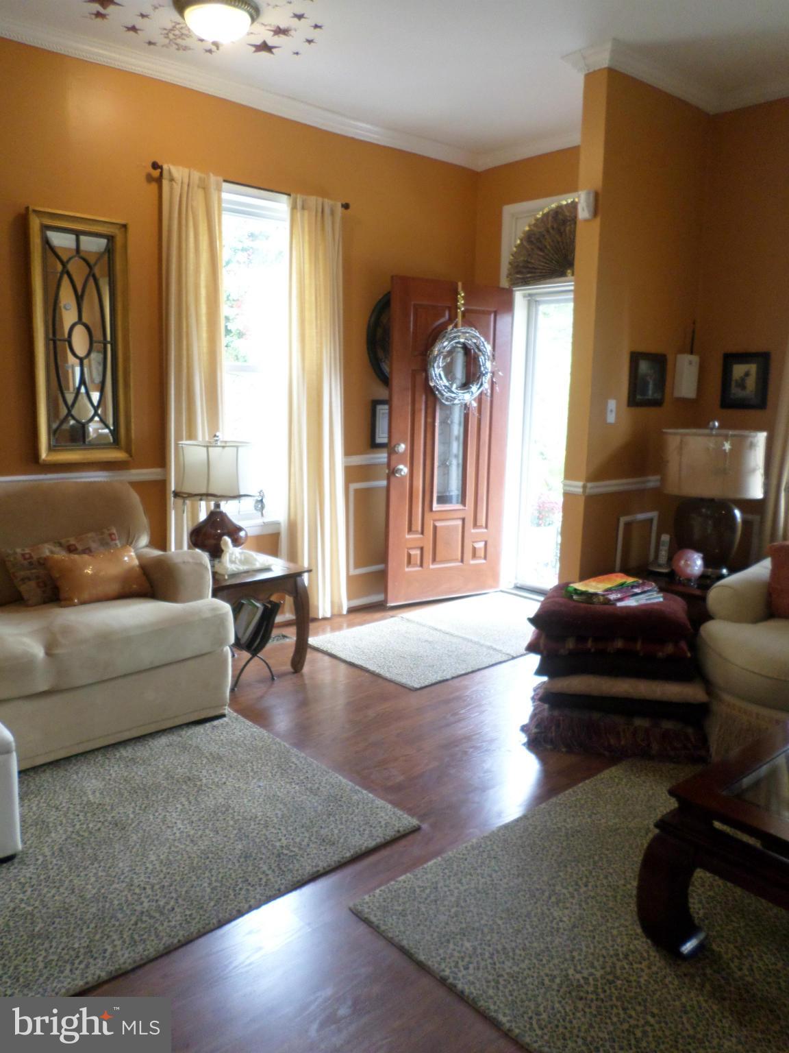 439 Park Road Northwest Washington, DC 20010 - Photo 4 of 25 Living Room