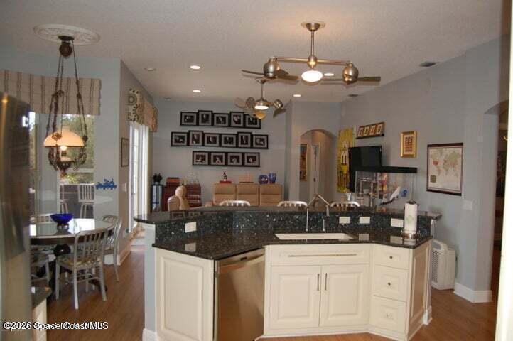 751 Carriage Hill Road Melbourne, FL 32940 - Photo 3 of 18 751 carriage Hill kitchen