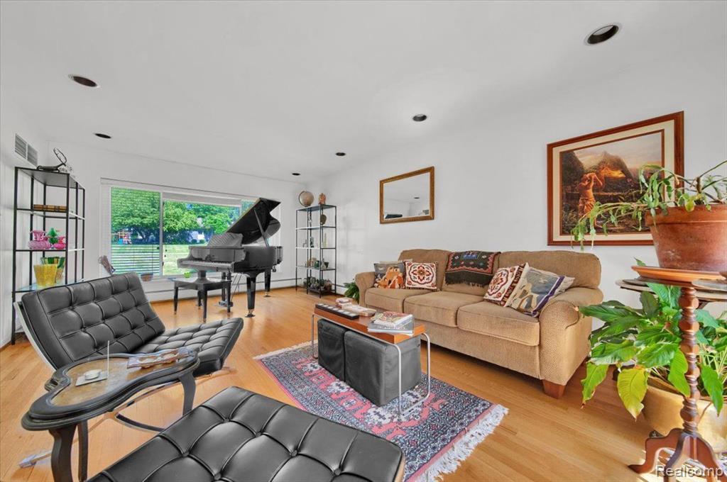 7159 Pebblecreek Road West Bloomfield, MI 48322 - Photo 11 of 57 Gallery Image 11