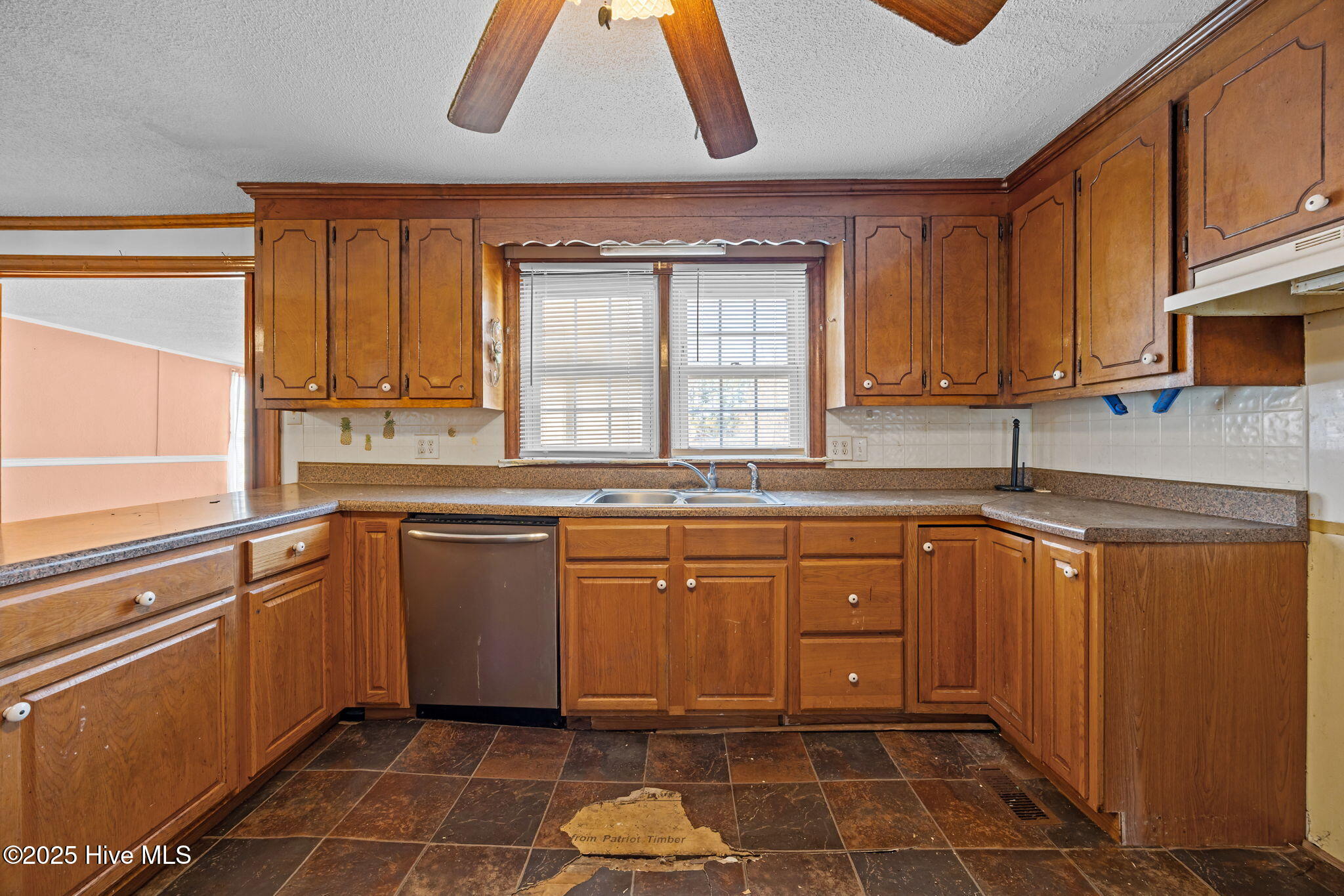 4418 Frog Level Road Winterville, NC 28590 - Photo 11 of 55 Kitchen