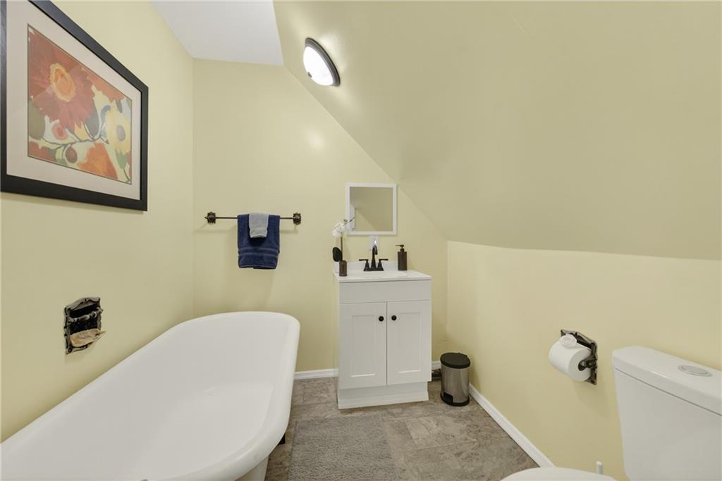 24 Shady Avenue Burgettstown, PA 15021 - Photo 42 of 50 3rd level apartment 2nd bathroom.