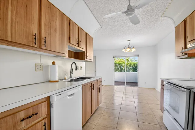 $239,500 | 3454 Americo Drive, West Palm Beach, FL 33417