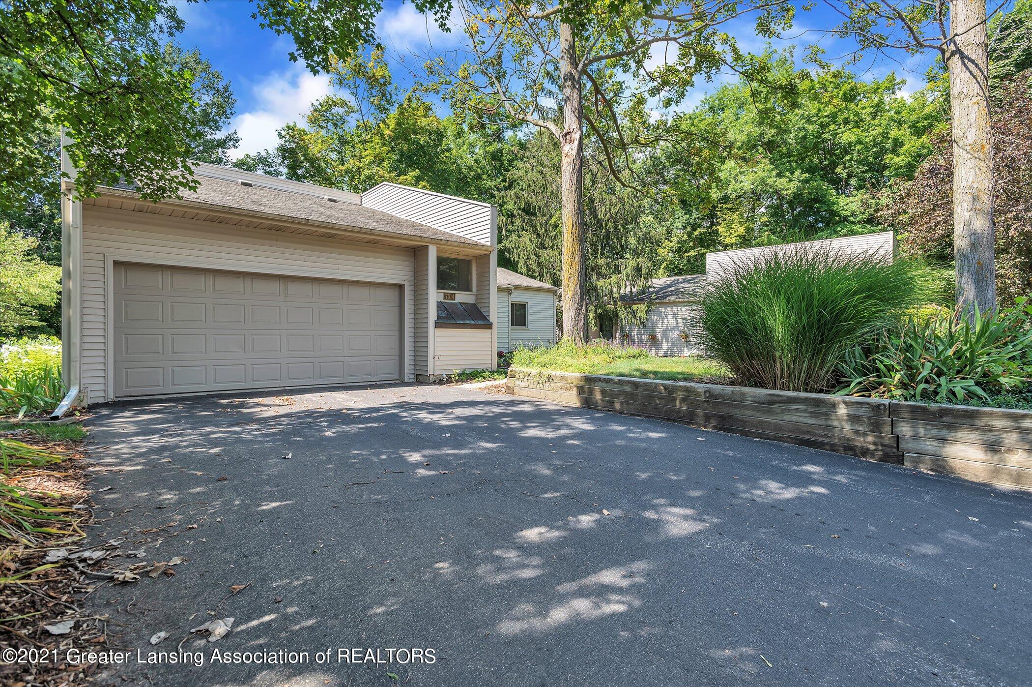 7014 North Ridge Road, Unit 20 Lansing, MI 48917 - Photo 3 of 40 03-7014-N-Ridge-Dr-WindowStill-Real-Esta