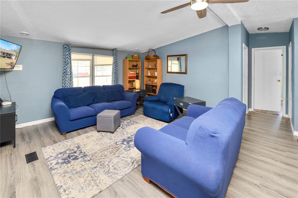 11019 Spivey Road Gibsonton, FL 33534 - Photo 5 of 35 Gallery Image 5