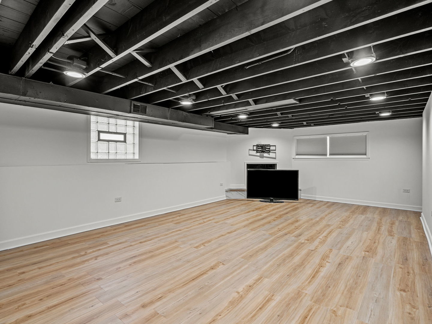 3824 Sunset Avenue Markham, IL 60428 - Photo 12 of 15 a view of empty room with wooden floor