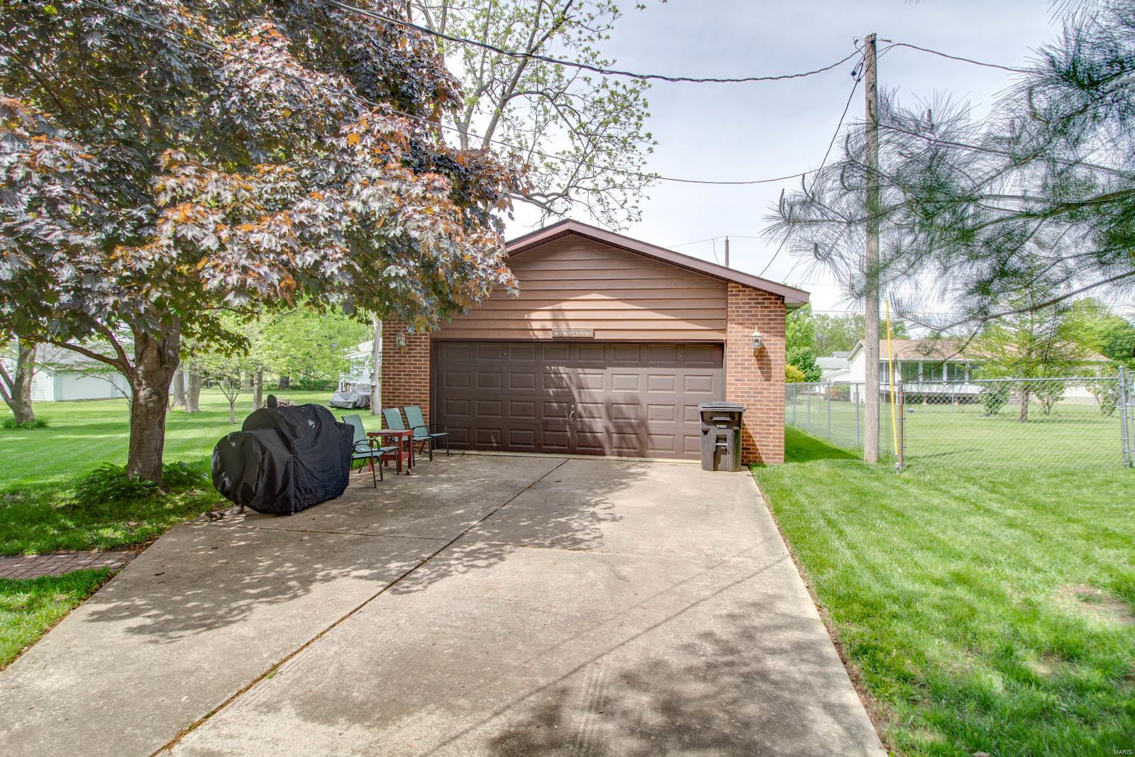110 Springer Drive Godfrey, IL 62035 - Photo 31 of 34 Gallery Image 31