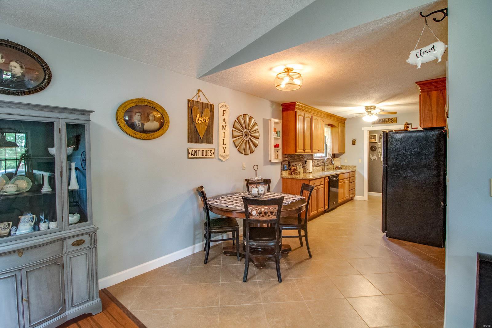 110 Springer Drive Godfrey, IL 62035 - Photo 10 of 34 Gallery Image 10