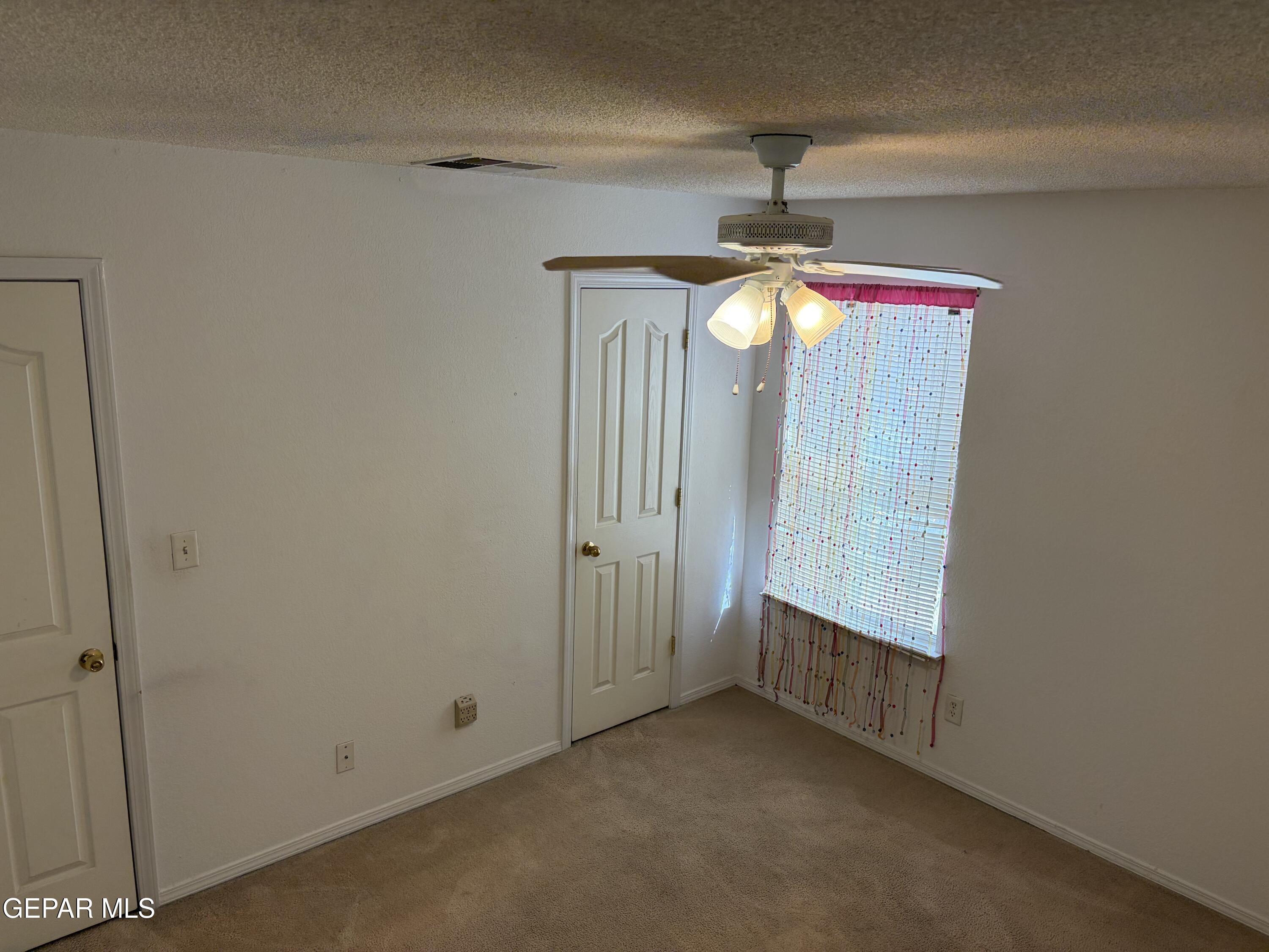 10735 Thunder Road El Paso, TX 79927 - Photo 21 of 32 a view of a interior of house
