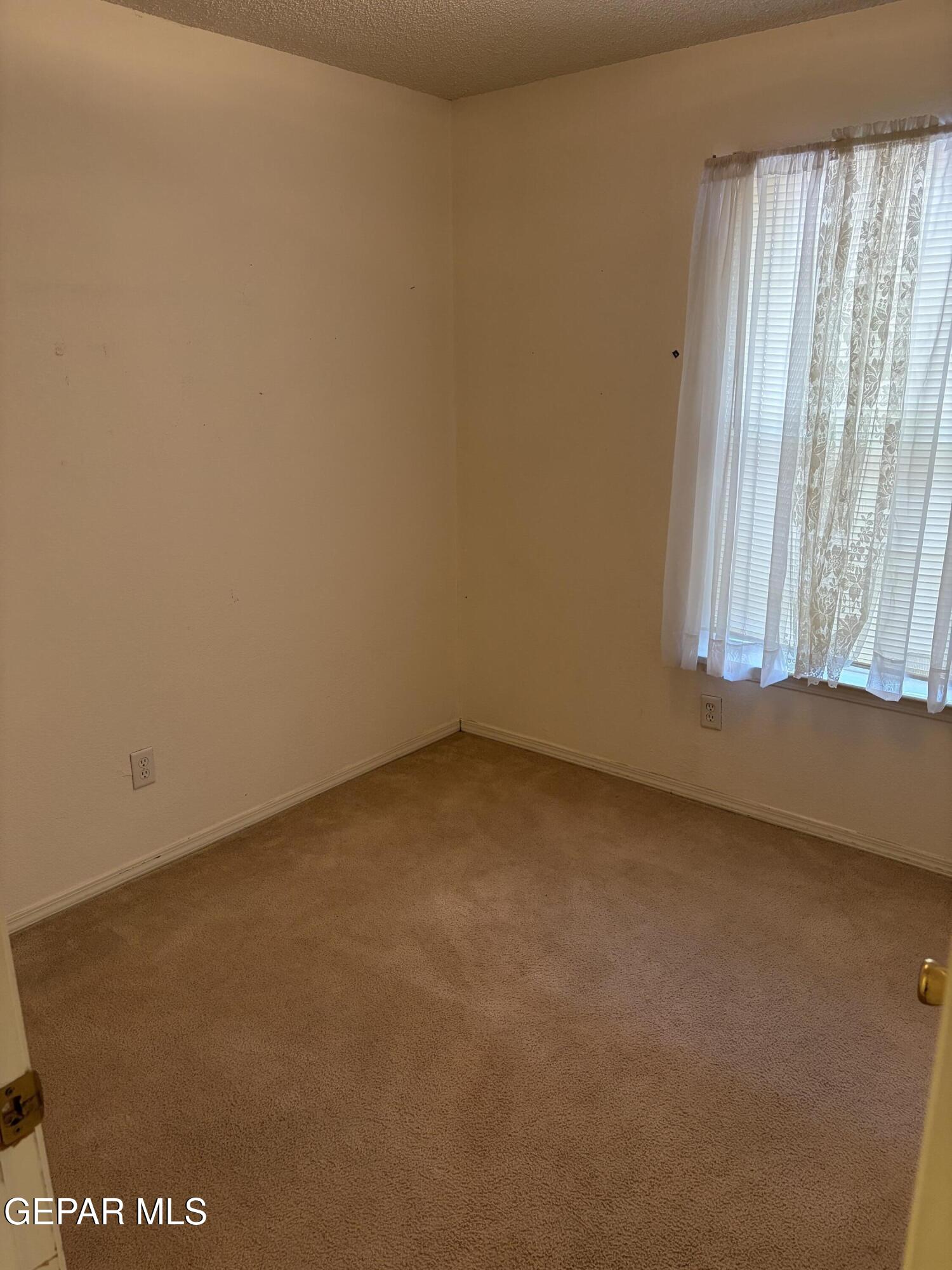 10735 Thunder Road El Paso, TX 79927 - Photo 8 of 32 a view of an empty room and window