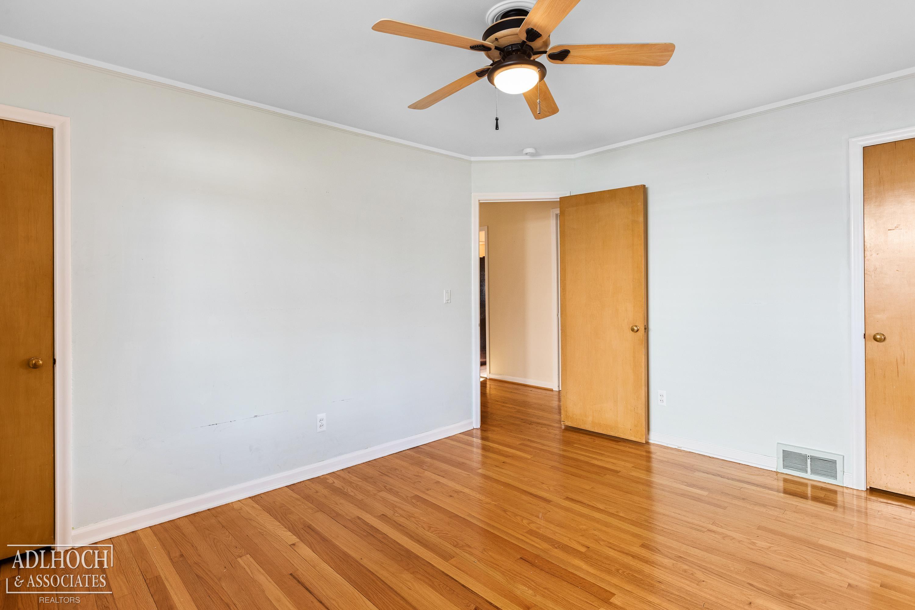 1373 Torrey Road Grosse Pointe, MI 48236 - Photo 16 of 22 50105745-18.JPG