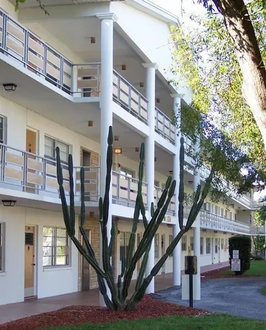 $1,399 | 911 Washington Avenue Southwest, Unit 102, Largo, FL 33770