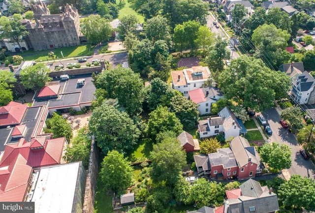 an aerial view of house with yard