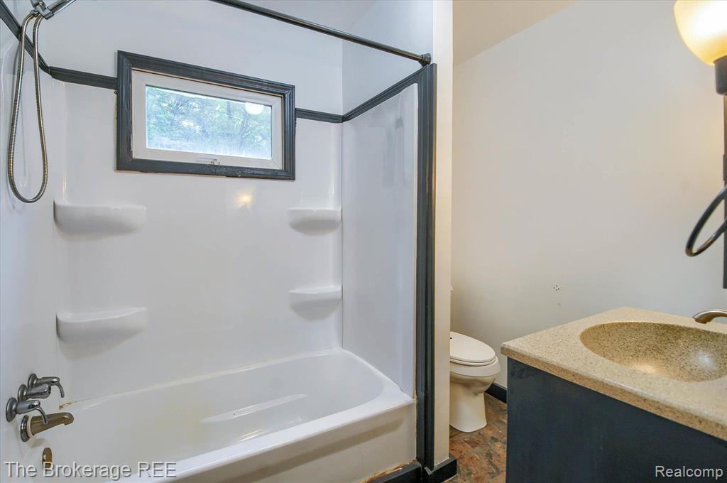 7074 North State Road Davison, MI 48423 - Photo 15 of 23