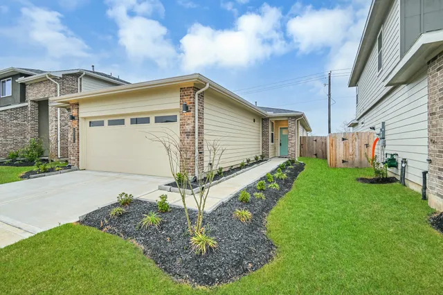 $2,300 | 12511 Walmgate Court, Houston, TX 77047