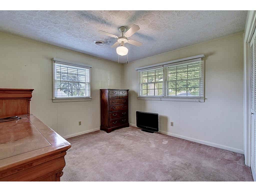 306 Hidden Acres Road Kingsport, TN 37664 - Photo 22 of 36 Photo 22