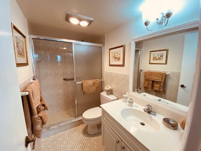 9420 South Hollybrook Lake Drive, Unit 305 Pembroke Pines, FL 33025 - Photo 4 of 16 a bathroom with a sink toilet and shower