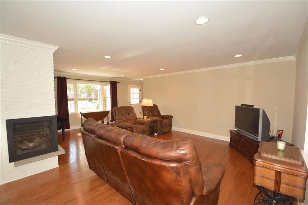 4 Bennett Road Carmel, IN 46032 - Photo 6 of 24 Gallery Image 6