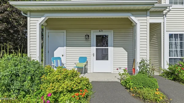 $199,000 | 824 Ridge Circle, Troy, NY 12182