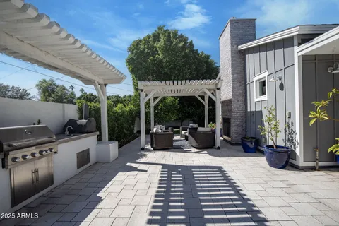 $2,250,000 | 4933 East Whitton Avenue, Phoenix, AZ 85018