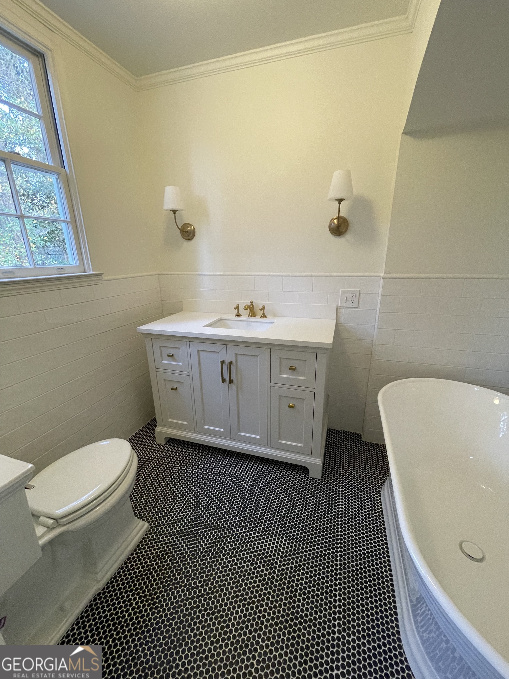 408 Thurston Avenue Thomaston, GA 30286 - Photo 27 of 51 a bathroom with a sink a toilet and bathtub