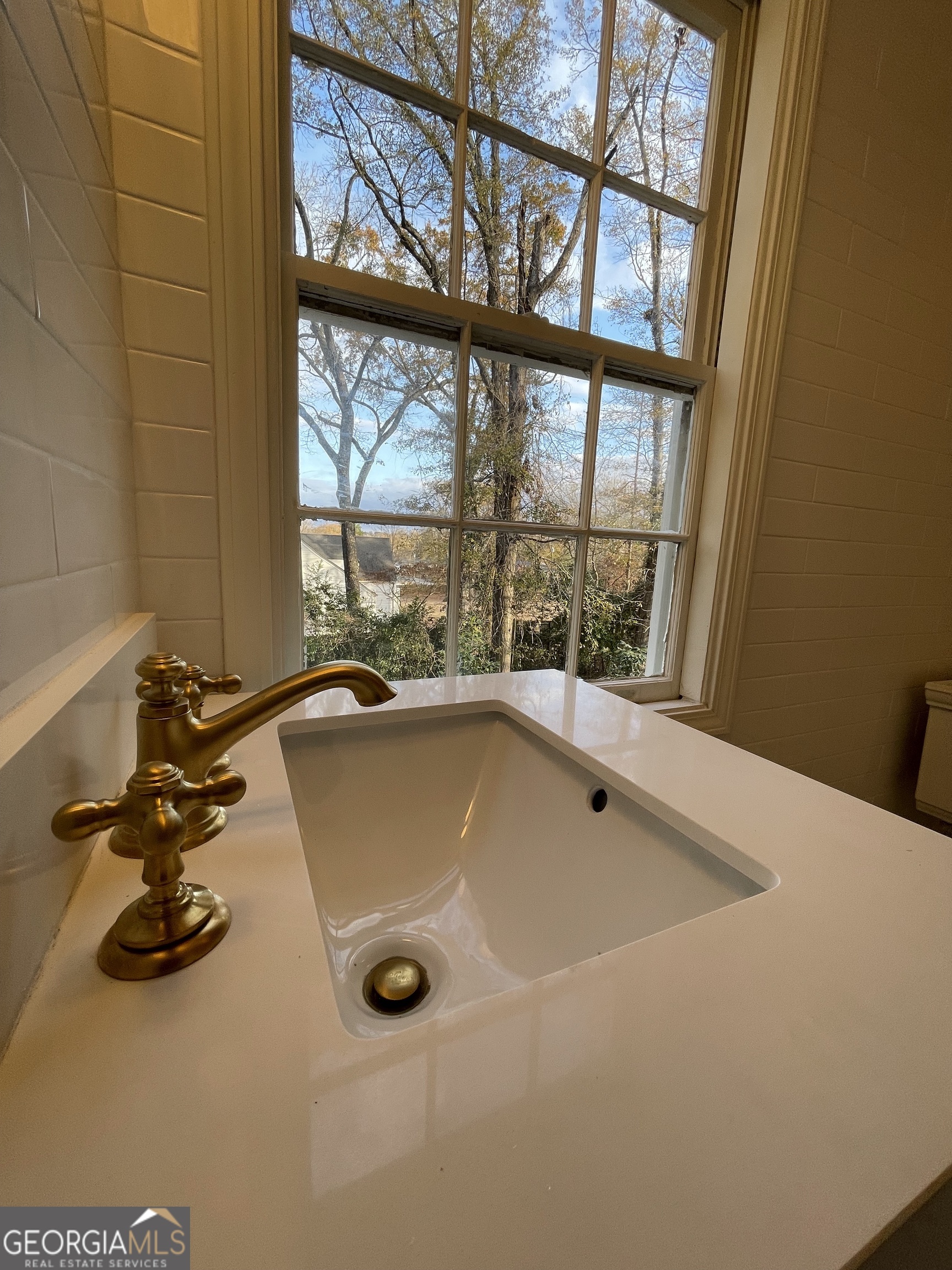 408 Thurston Avenue Thomaston, GA 30286 - Photo 36 of 51 a bathroom with a tub a large window and a sink