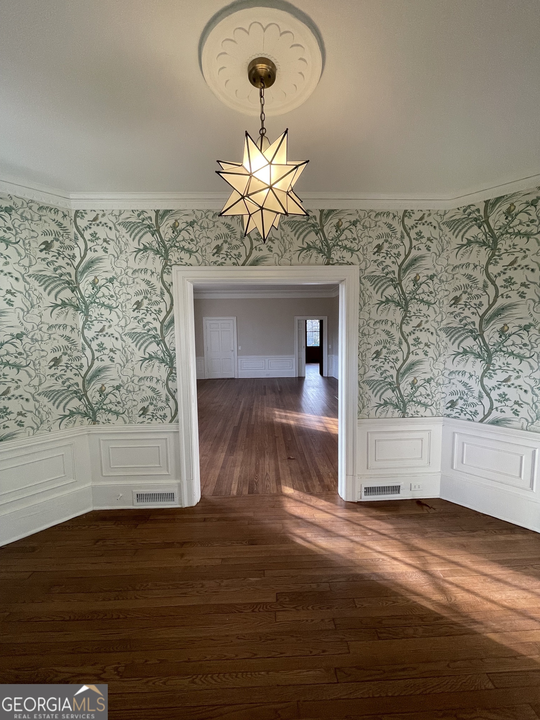 408 Thurston Avenue Thomaston, GA 30286 - Photo 4 of 51 a view of a livingroom with wooden floor