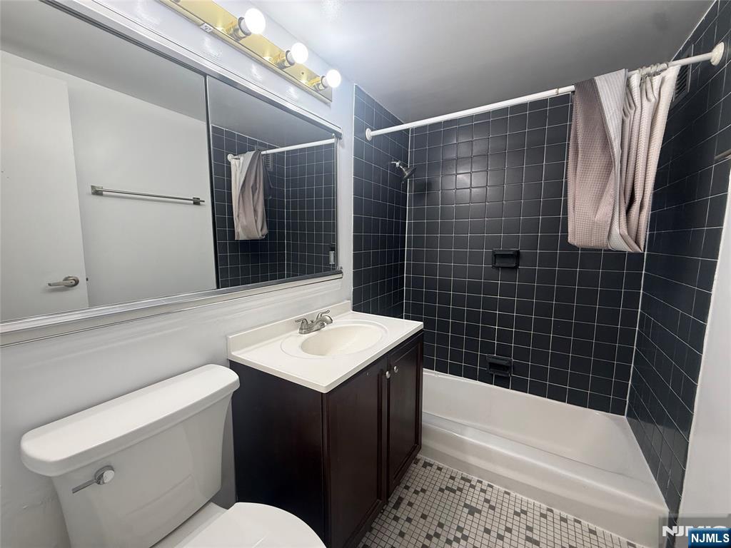 1203 River Road, Unit 14M Edgewater, NJ 07020 - Photo 17 of 22