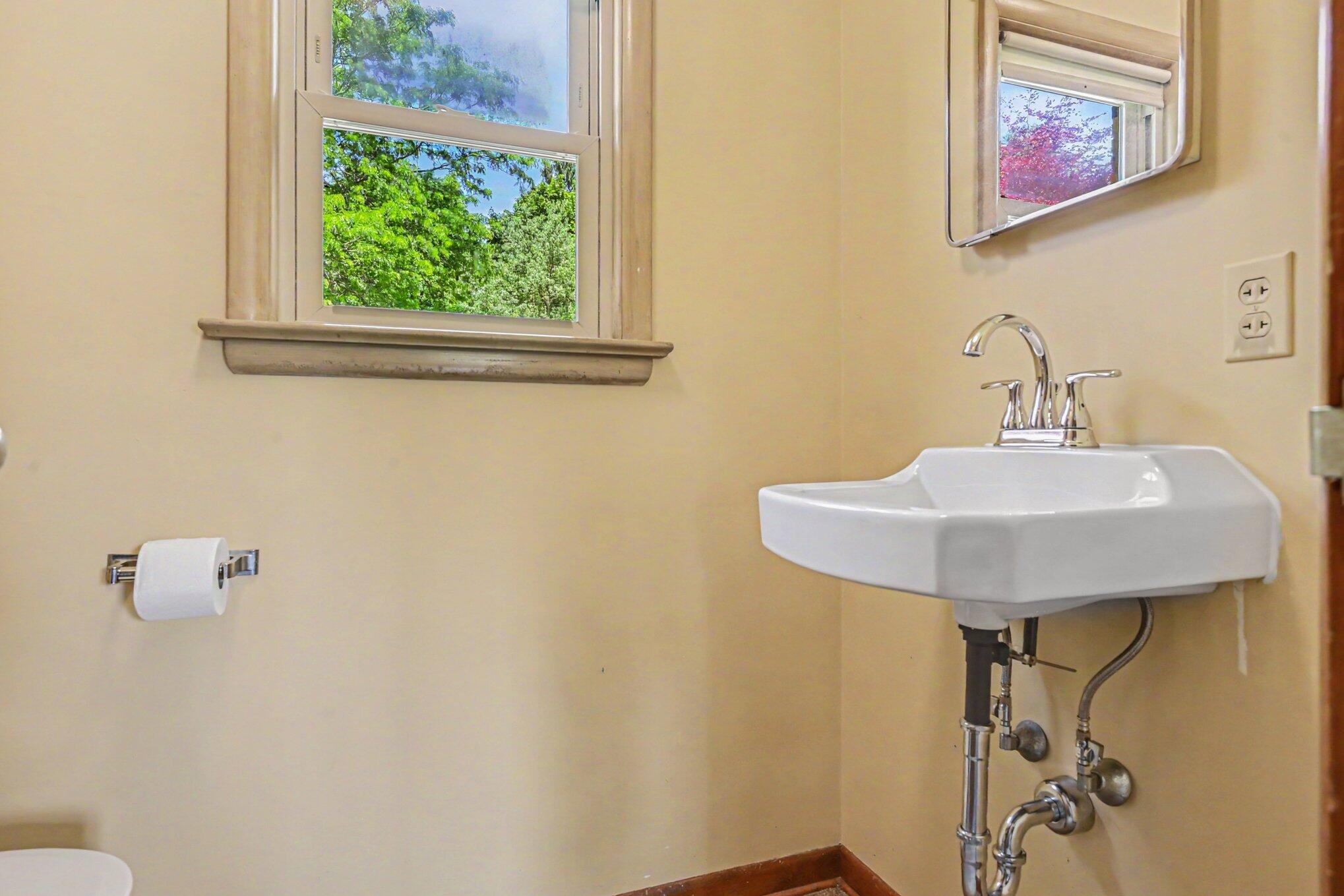 2556 Angling Road Kalamazoo, MI 49008 - Photo 10 of 26 010_file_4906