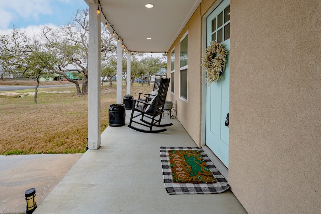 129 Palmetto Point Road Rockport, TX 78382 - Photo 6 of 40