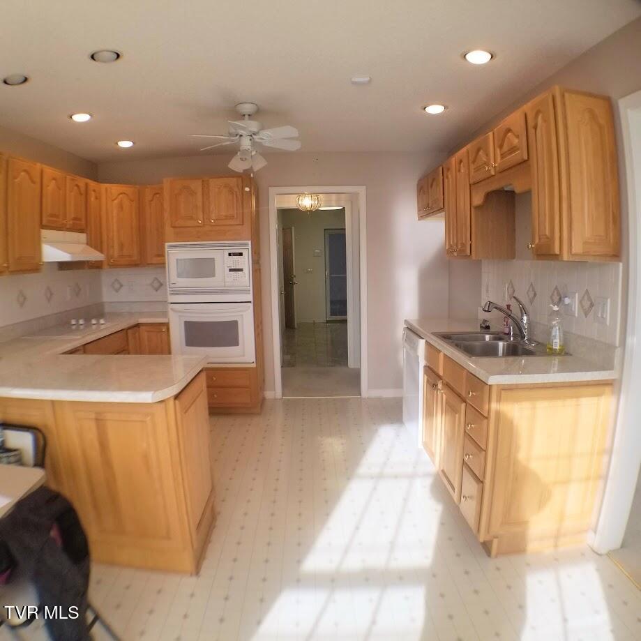 102 East Ridgefield Court Greeneville, TN 37745 - Photo 20 of 100 20241124_150649-EDIT