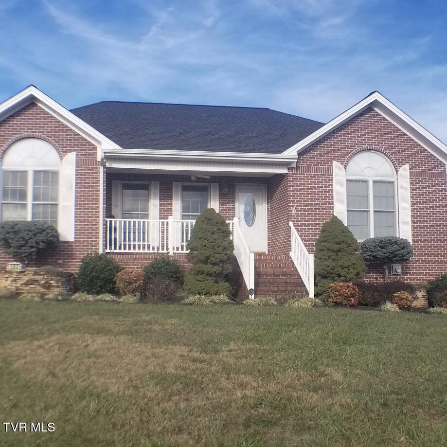 102 East Ridgefield Court Greeneville, TN 37745 - Photo 2 of 100 20241124_153047