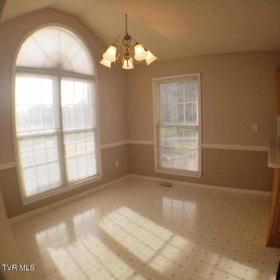 102 East Ridgefield Court Greeneville, TN 37745 - Photo 22 of 100 20241124_150840-EDIT