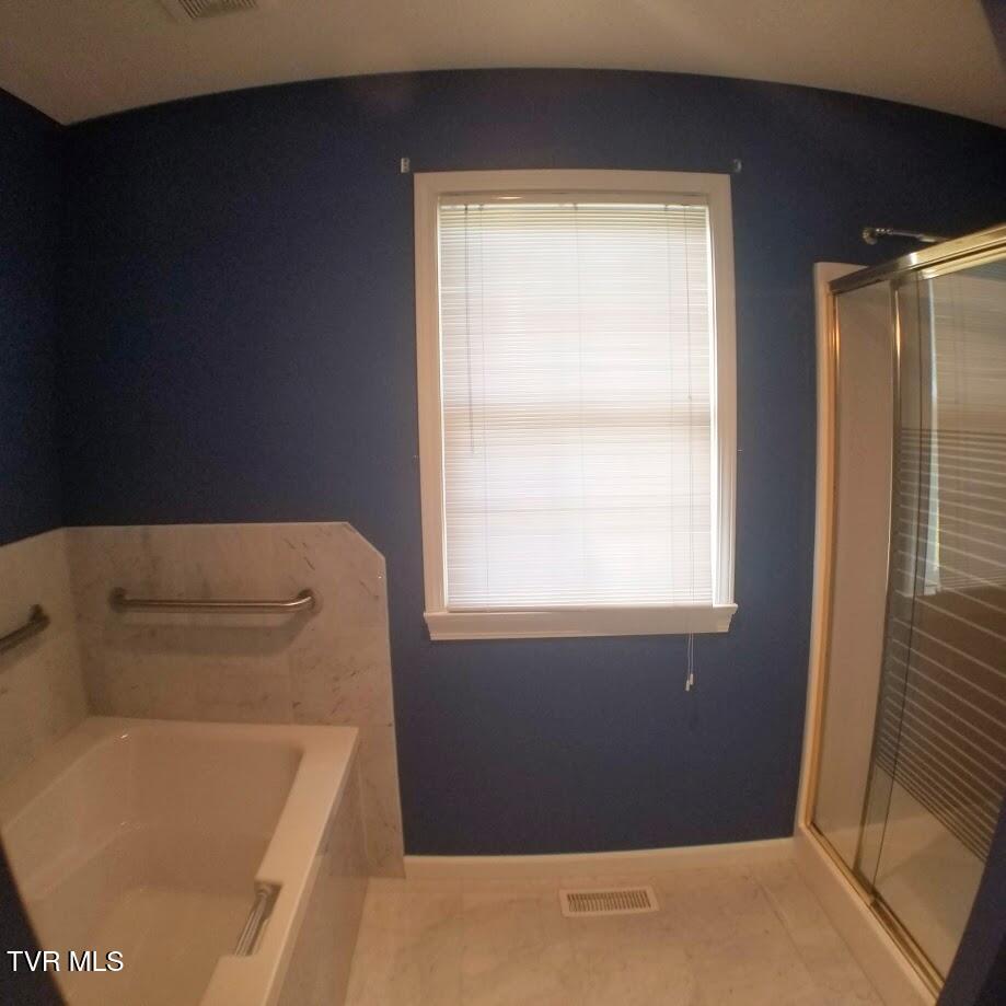 102 East Ridgefield Court Greeneville, TN 37745 - Photo 25 of 100 20241124_145501-EDIT