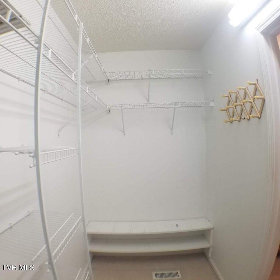 102 East Ridgefield Court Greeneville, TN 37745 - Photo 26 of 100 20241124_145626