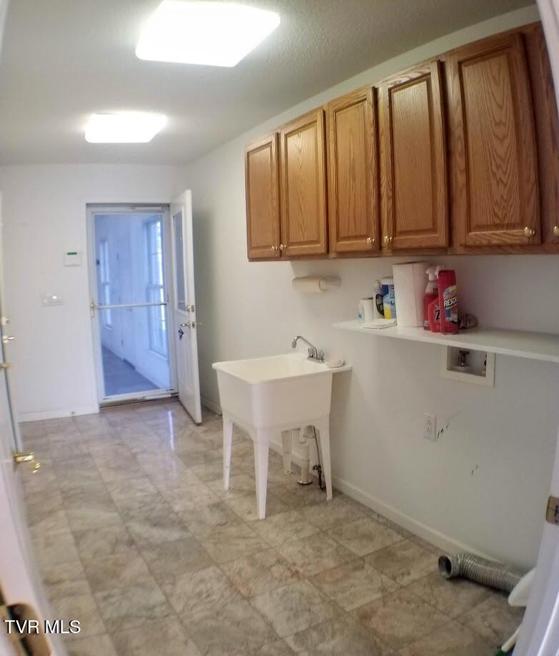 102 East Ridgefield Court Greeneville, TN 37745 - Photo 27 of 100 20241124_145713