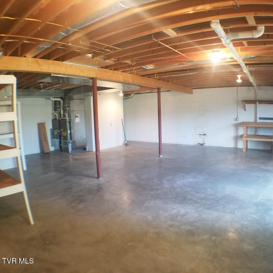 102 East Ridgefield Court Greeneville, TN 37745 - Photo 35 of 100 20241124_150215